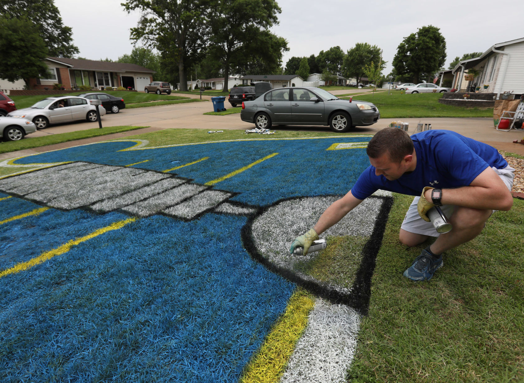 St. Louis Blues fans with logo painted on yards adds Stanley Cup